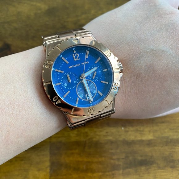 Michael Kors Rose Gold Watch - Picture 3 of 5
